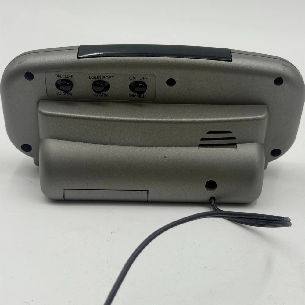 Vtg Advance 4026 Digital Alarm Clock LED Display Silver Large Numbers Snooze
